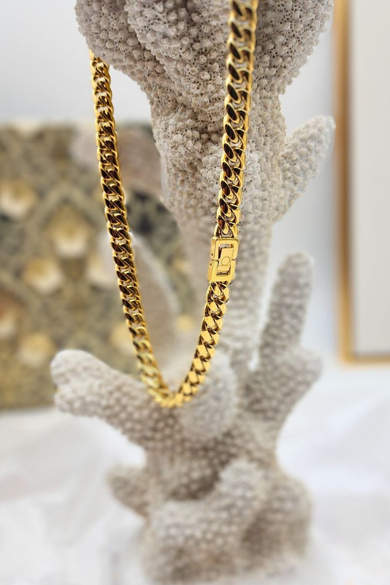 Jax & Molly's Exquisite 10mm-wide Men's Cuban Link Chain in a dazzling gold finish.