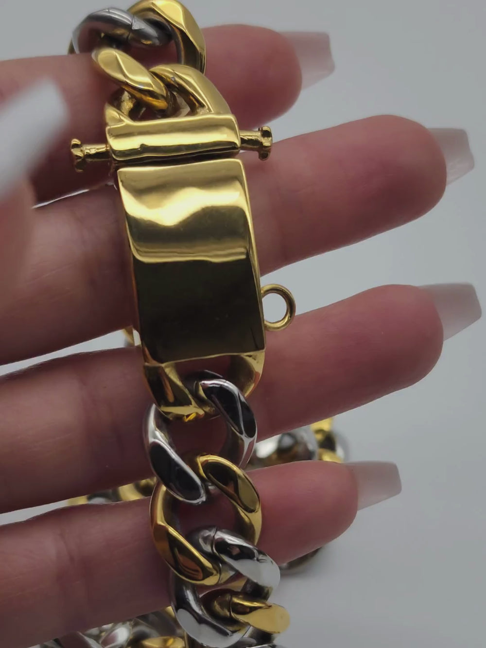 Short video clip of Jax & Molly's Two Toned, Gold & Silver, Cuban Link Dog Chain.